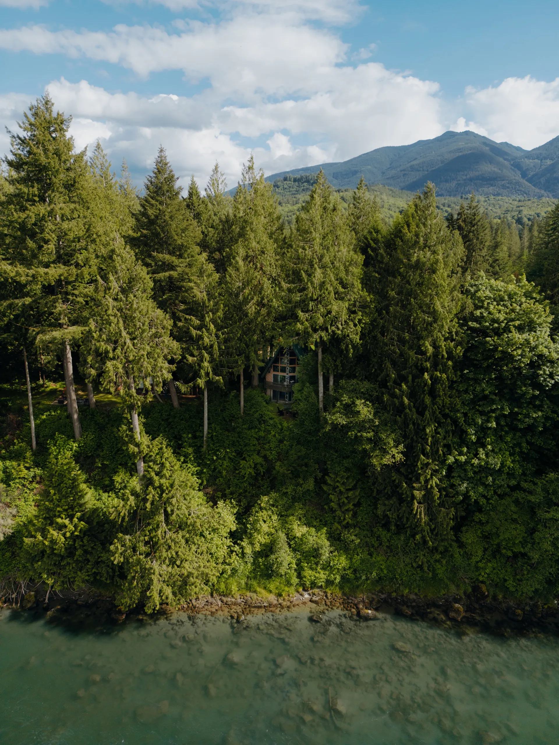 Backyard & river photo 5