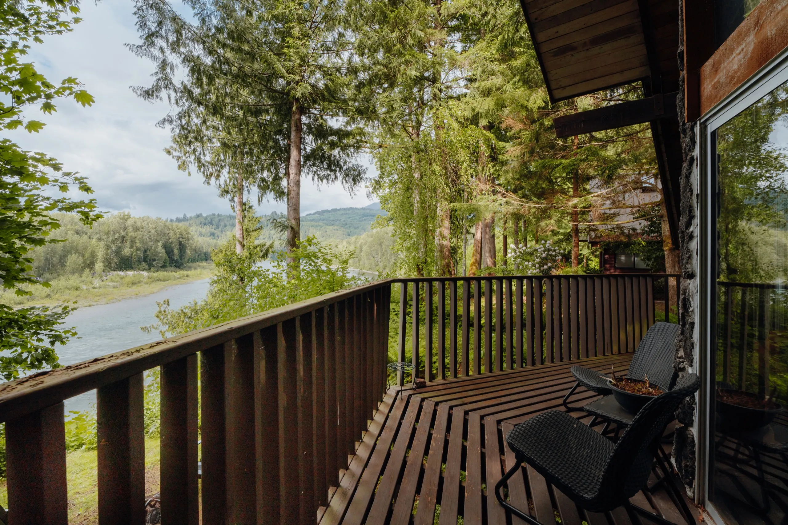 Deck & balcony photo 2