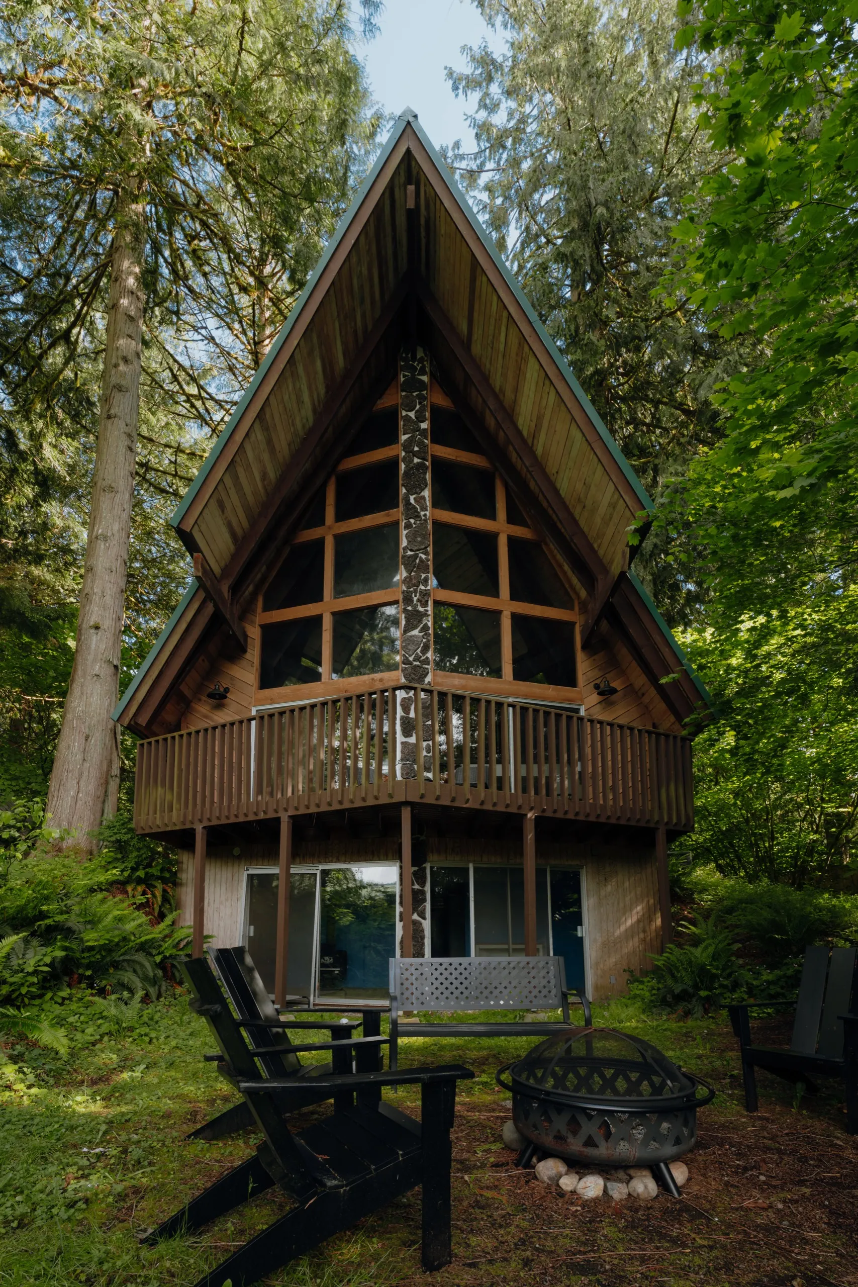 Backyard & river photo 8